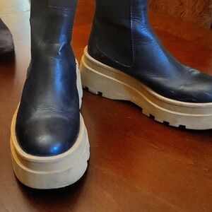 Steve Madden Sylar Platform Chelsea Boot in Black Size 8